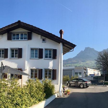 No Such Thing Bed and Breakfast Schwyz Εξωτερικό φωτογραφία